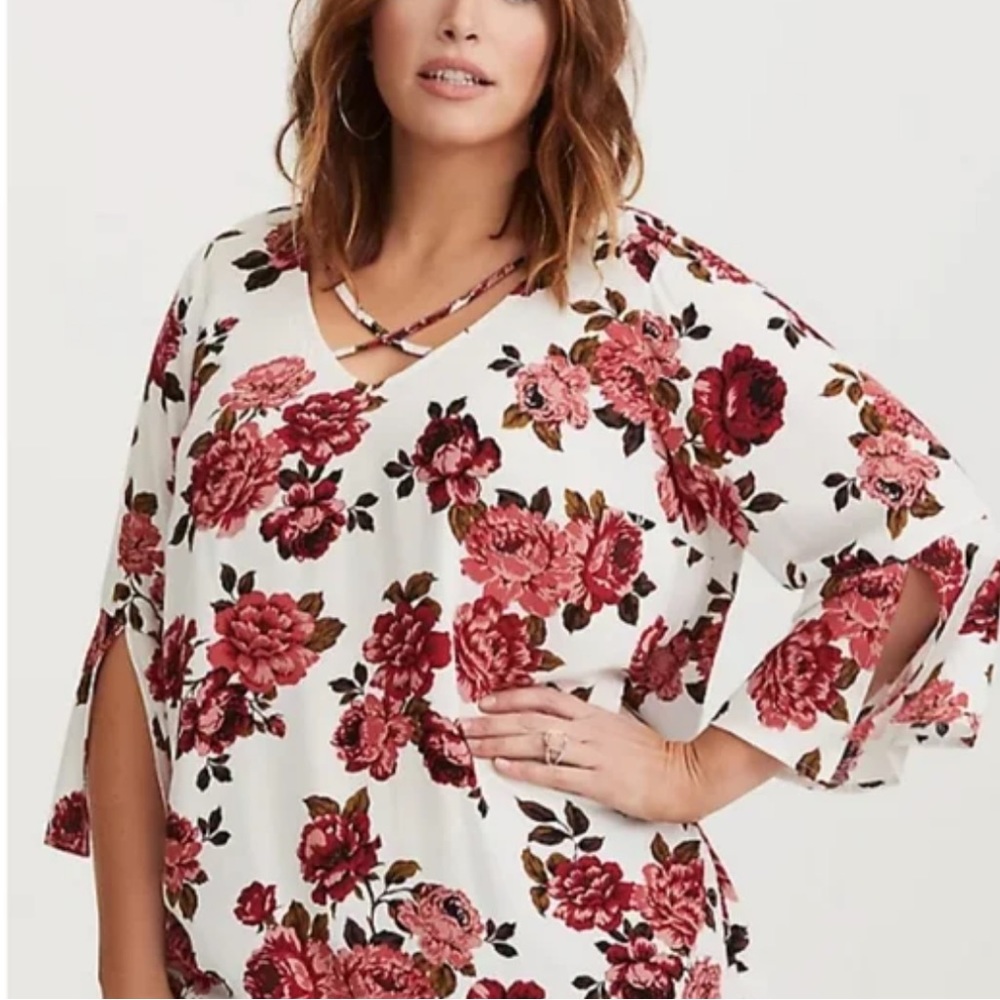 💙 Torrid Ivory Floral Split Belle Crepe Blouse